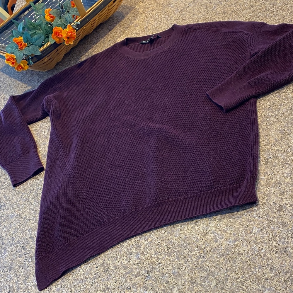 Athleta Crew Neck Sweater Asymmetrical Bottom Size Small Purple? Fair Condition